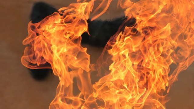 У Черкасах під час пожежі врятували жінку