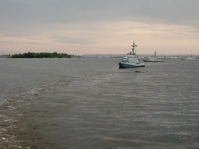 П’ять військових кораблів прибули до Черкас