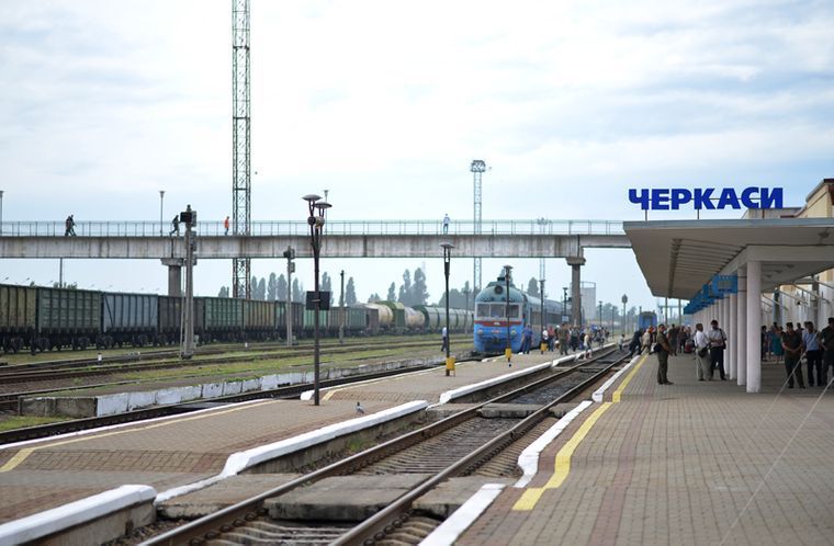з мосту стрибнув чоловік