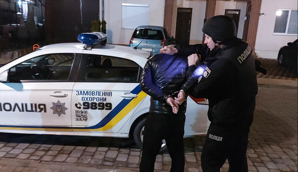 трощив автівки