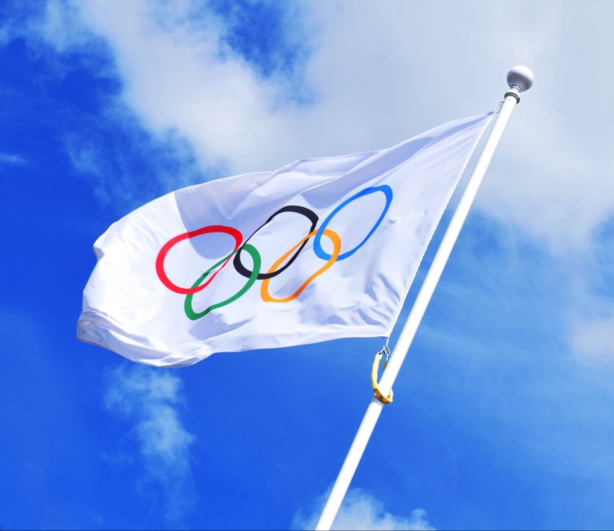 У Черкасах олімпійський прапор