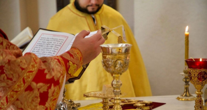 церква священик богослужіння