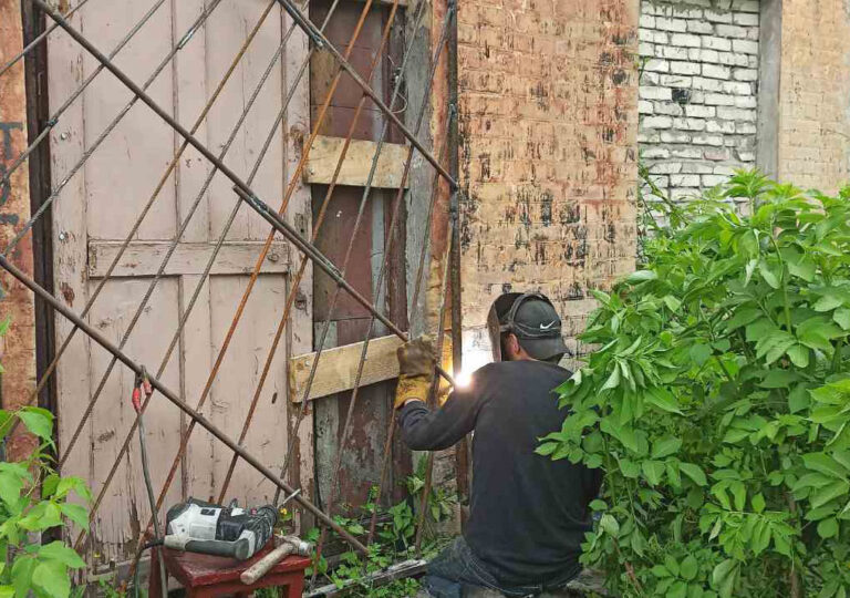 На Черкащині депутат заварив двері в церкву