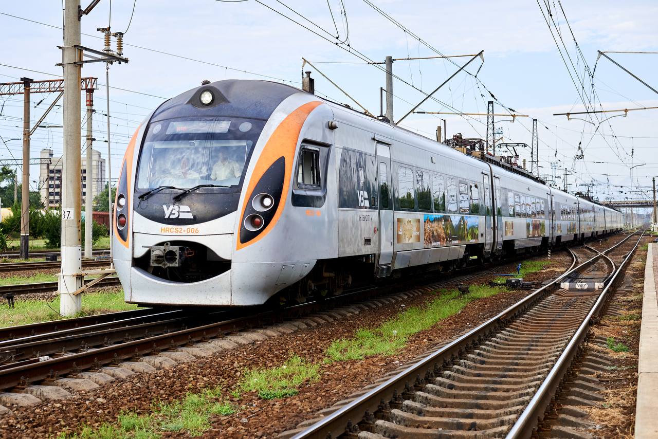поїзд потяг інтерсіті укрзалізниця