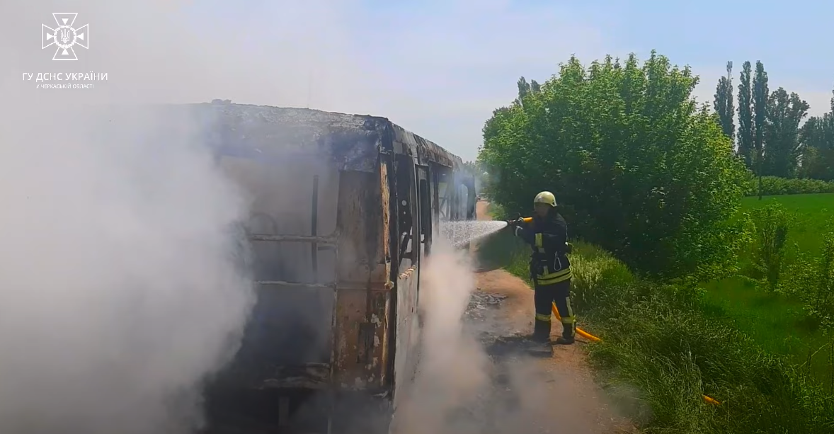 загорівся автобус