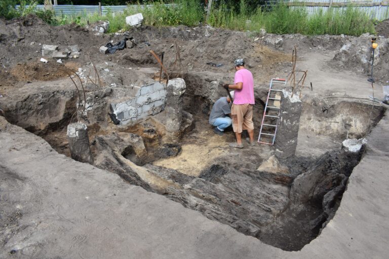 У Черкасах у центрі міста розкопали стародавній склад