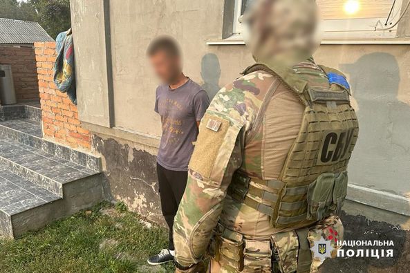 вимагав від родин загиблих