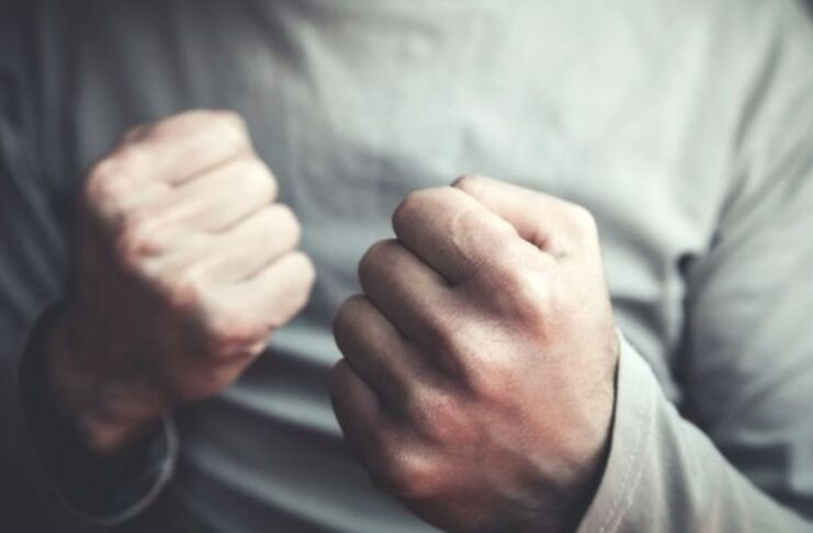 напад бійка кулак побив