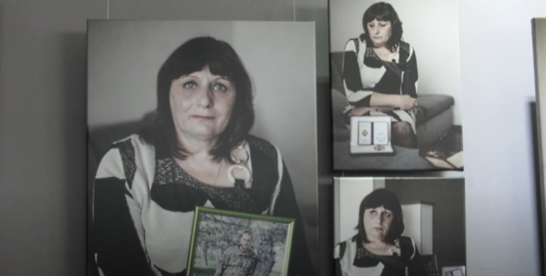 «Живемо пам’яттю про своїх дітей»: фотовиставку «МА-ТИ» представили у Черкасах (ВІДЕО)