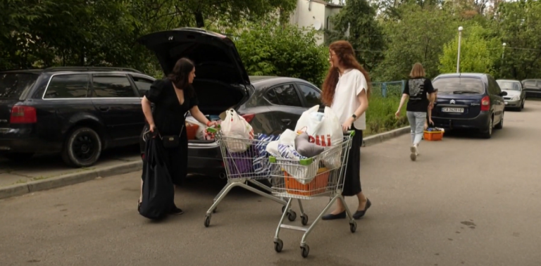 Одяг, білизна, подушки, смаколики: як дбають про поранених черкаські волонтери (ВІДЕО)