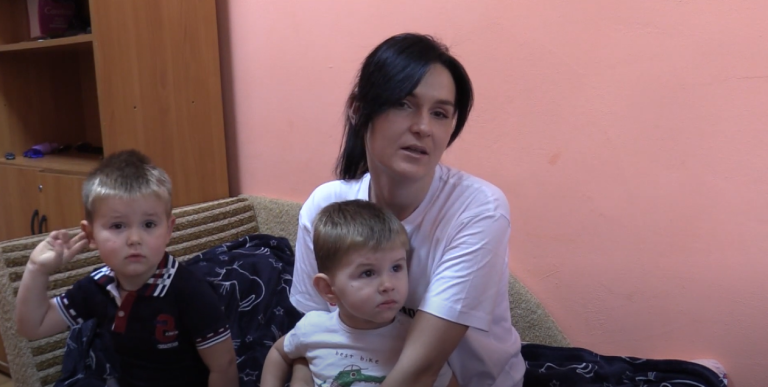 “Сказали, третього не зареєструємо”: як живуть люди без паспорта і хто в цьому може допомогти (ВІДЕО)