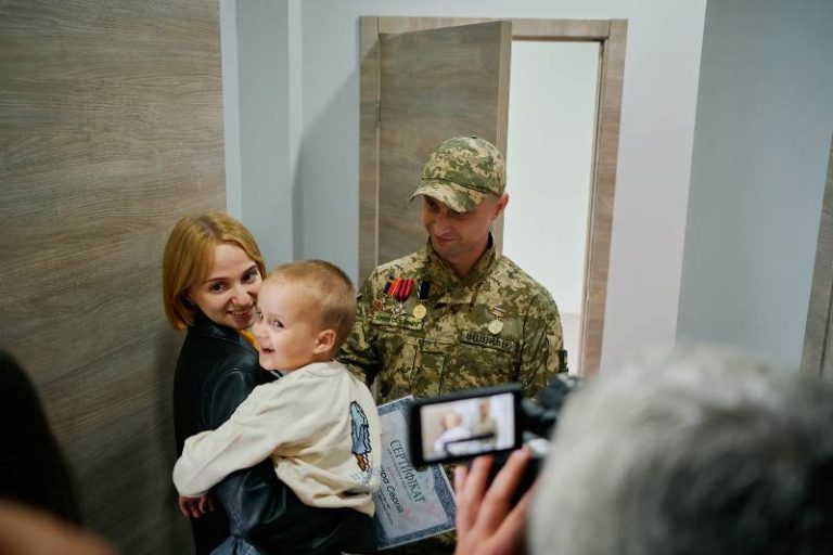 У Золотоноші звели будинок для ветеранів: передали 10 квартир