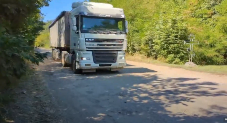 Дорога, яка веде до Батьківщини Тараса Шевченка, потребує ремонту (ВІДЕО)