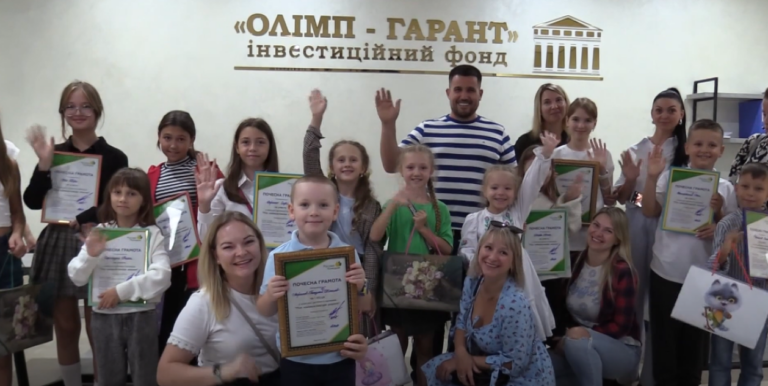 Віра в дитячий талант: черкаський благодійник нагородив учасників конкурсу дитячого малюнка (ВІДЕО)