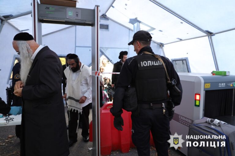 В Умані посилили заходи безпеки: встановлено сканери та рамки для перевірки багажу паломників (ВІДЕО)