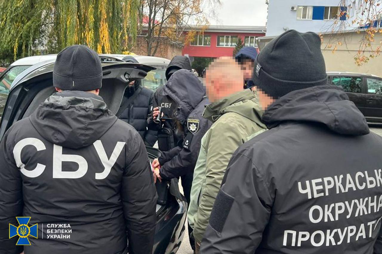 5 тис доларів: у Черкасах СБУ і Нацполіція заблокувала чергову схему для ухилянтів
