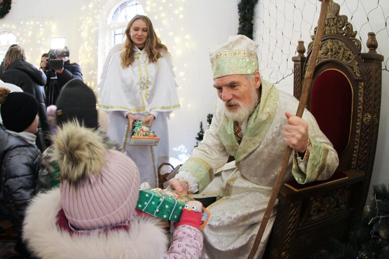 Понад 600 дітей прийшли до Резиденції Миколая у Черкасах за перший день