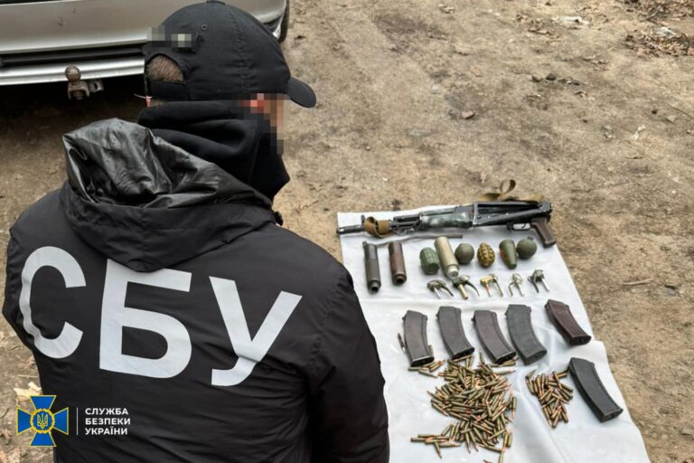 СБУ затримала ділка, який торгував зброєю та боєприпасами на Черкащині