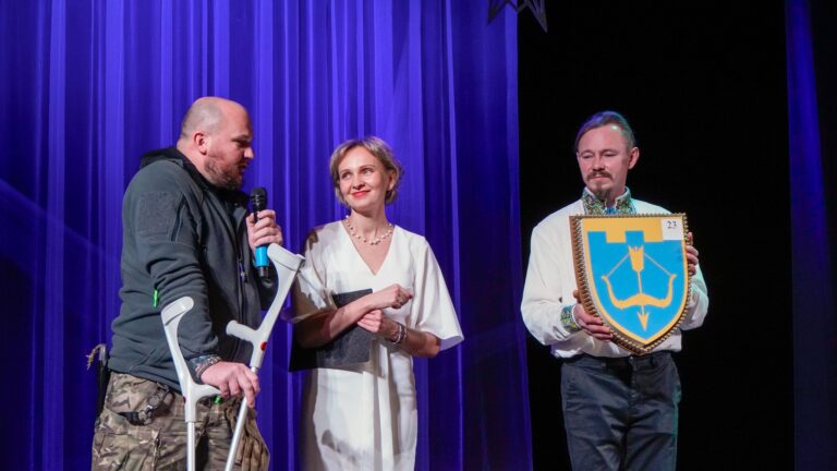 Більше півмільйона гривень на підтримку військових зібрали на благодійному аукціоні в Черкасах