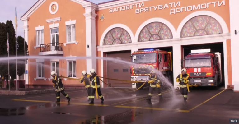 Черкаські рятувальники провели на пенсію одразу п’ятьох своїх колег (ВІДЕО)
