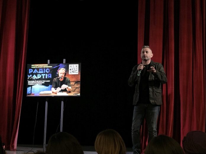 photo_5348052969167382983_y