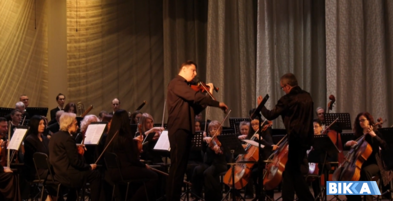 “Магія скрипки”: у Черкасах з оркестром виступили три скрипалі-віртуози (ВІДЕО)