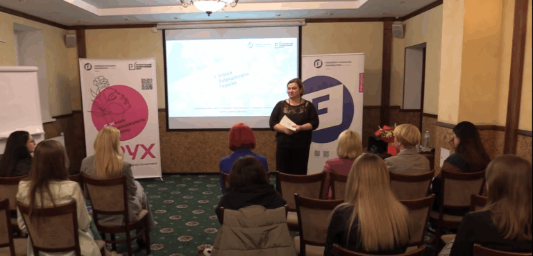 «Жінки відроджують Україну»: у Черкасах зібралися активістки із кількох областей (ВІДЕО)