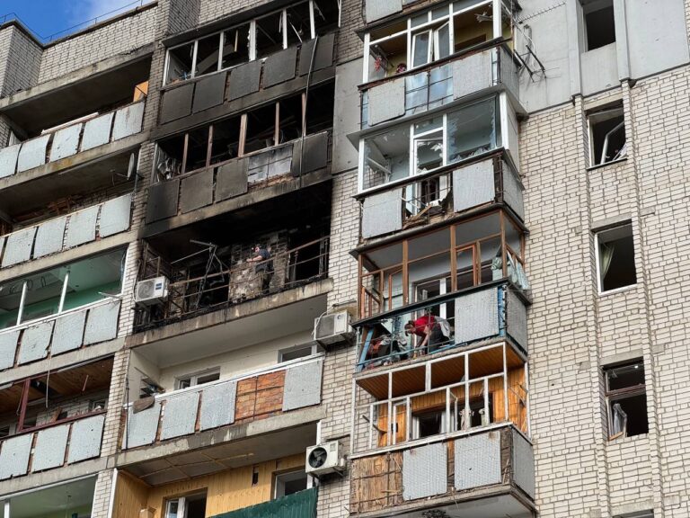 У Смілі ліквідовують наслідки ракетно-дронової атаки: постраждали шестеро людей, серед них дитина