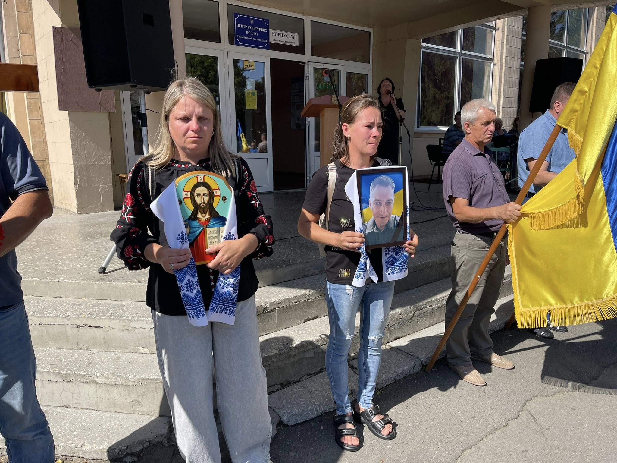 Серце зупинилося: у Тальному навіки попрощалися із Захисником