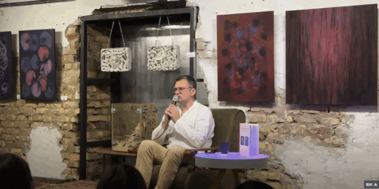 Черкаси відвідав Дмитро Кулеба: написав незвичайну книжку про політику (ВІДЕО)