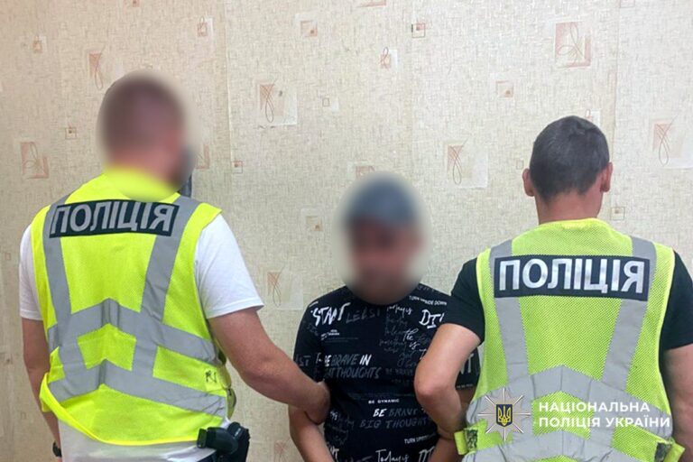 На Черкащині троє чоловіків пограбували батьків полеглого військового
