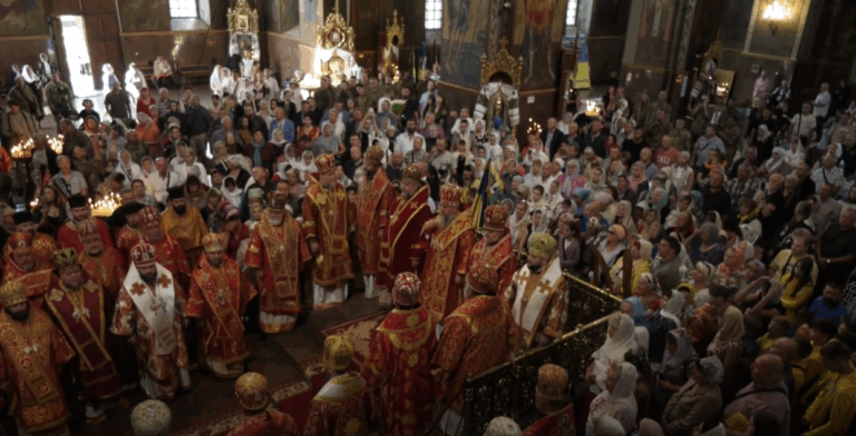 Божественну Літургію, яку очолив Митрополит Епіфаній у Черкасах, відвідали 3 тисячі вірян (ВІДЕО)