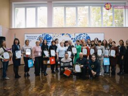 У Черкасах відзначили авторів проєкту «Учительська поезія»