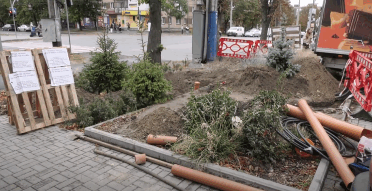 Кіоск чи клумба: у Черкасах виник конфлікт між підприємцями (ВІДЕО)