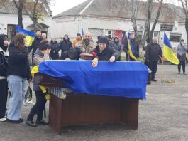 Після довгих місяців пошуків: на Черкащині поховали матроса