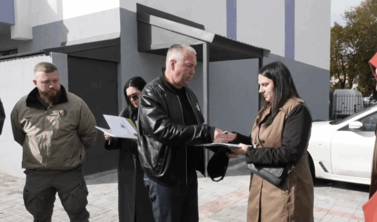 П’ятьом родинам полеглих на війні черкасців подарували квартири (ВІДЕО)