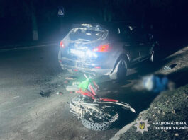 На Черкащині мотоцикліст врізався у припарковану машину ДТП