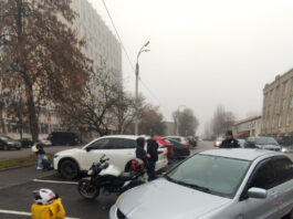 У Черкасах легковик збив мотоцикліста