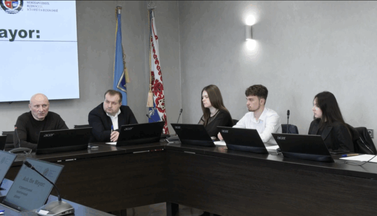 Майбутні політологи задали свої запитання міському голові Черкас (ВІДЕО)