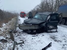 На Звенигородщині Lexus врізався у відбійник