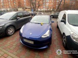 У Черкасах водійці поклали на автомобіль “коктейль Молотова” молотова