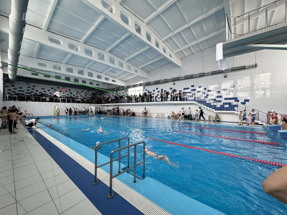 басейн чорнобай плавання